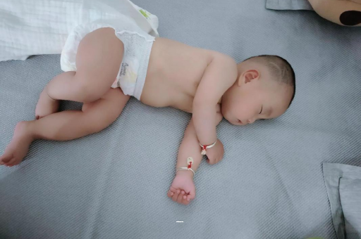 西双版纳宝宝总是摇头怎么回事